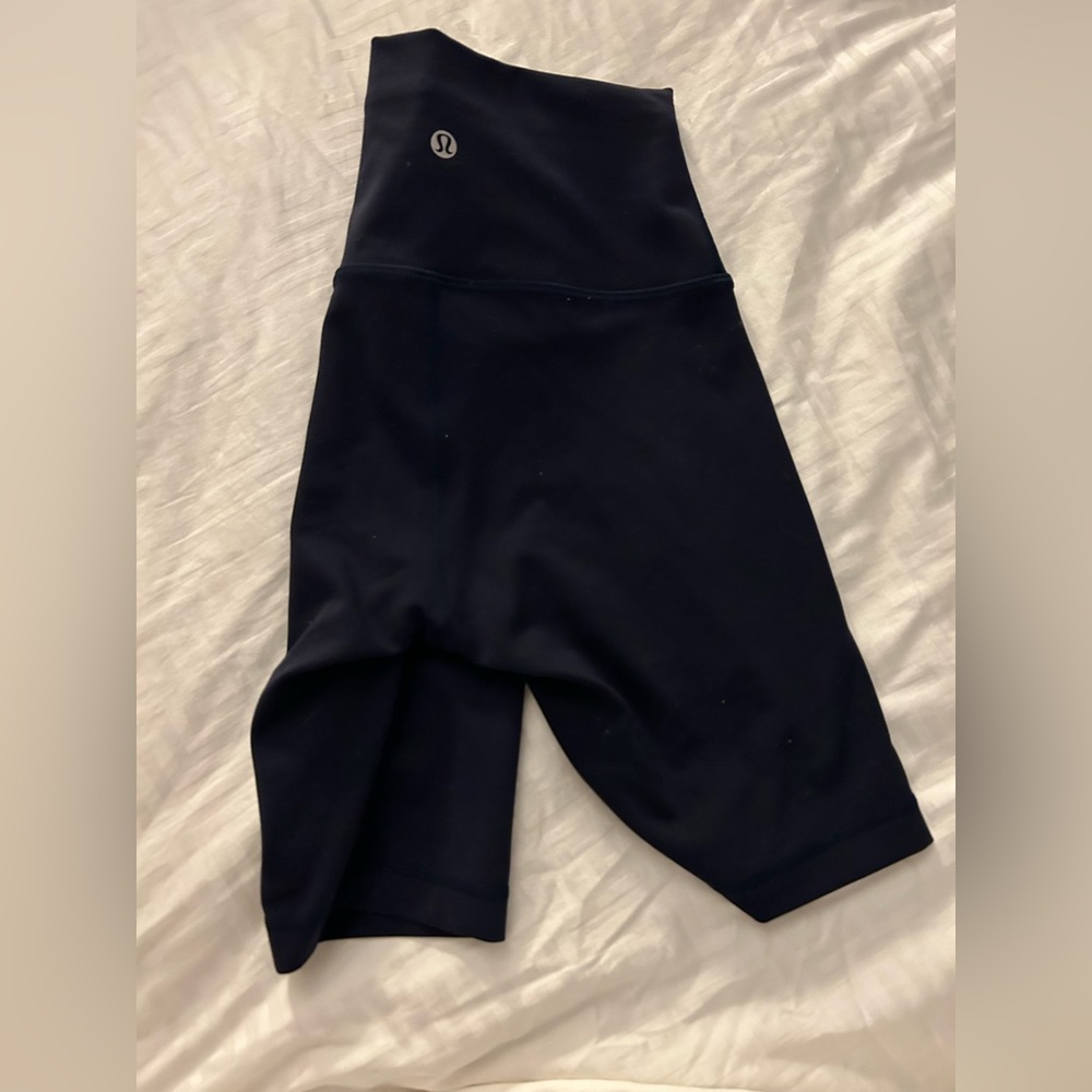 Lululemon navy blue biker shorts wunder under 8inch